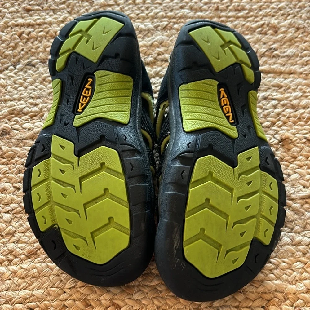 Keen Youth Hiking/water shoes‎ black and neon green youth size 2
